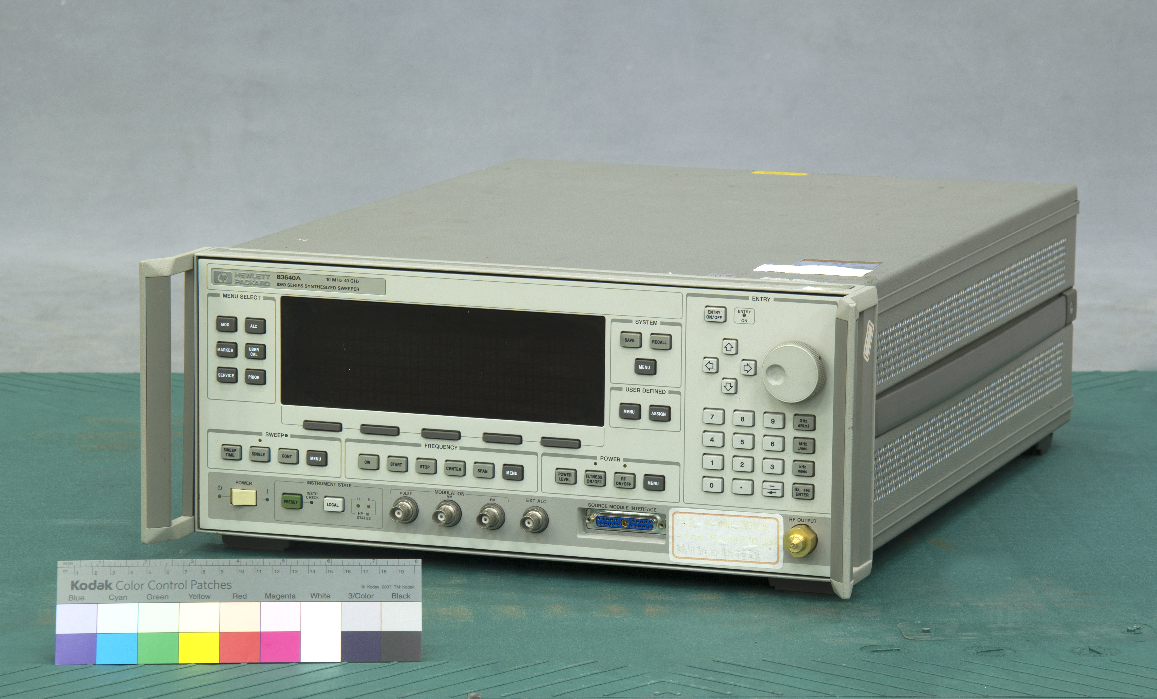 微波合成信號掃描產生器 8364A,共1張圖片